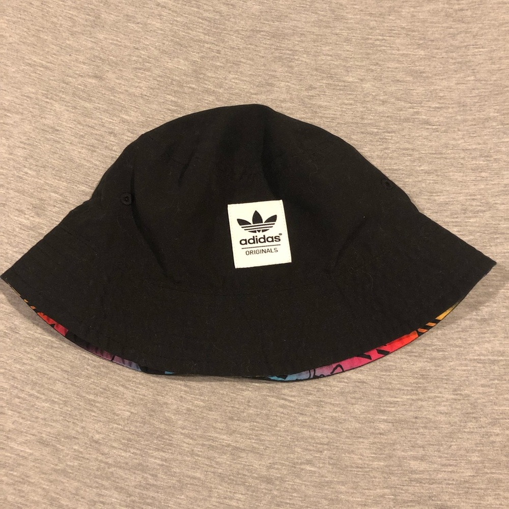 Reversible Adidas Original bucket hat